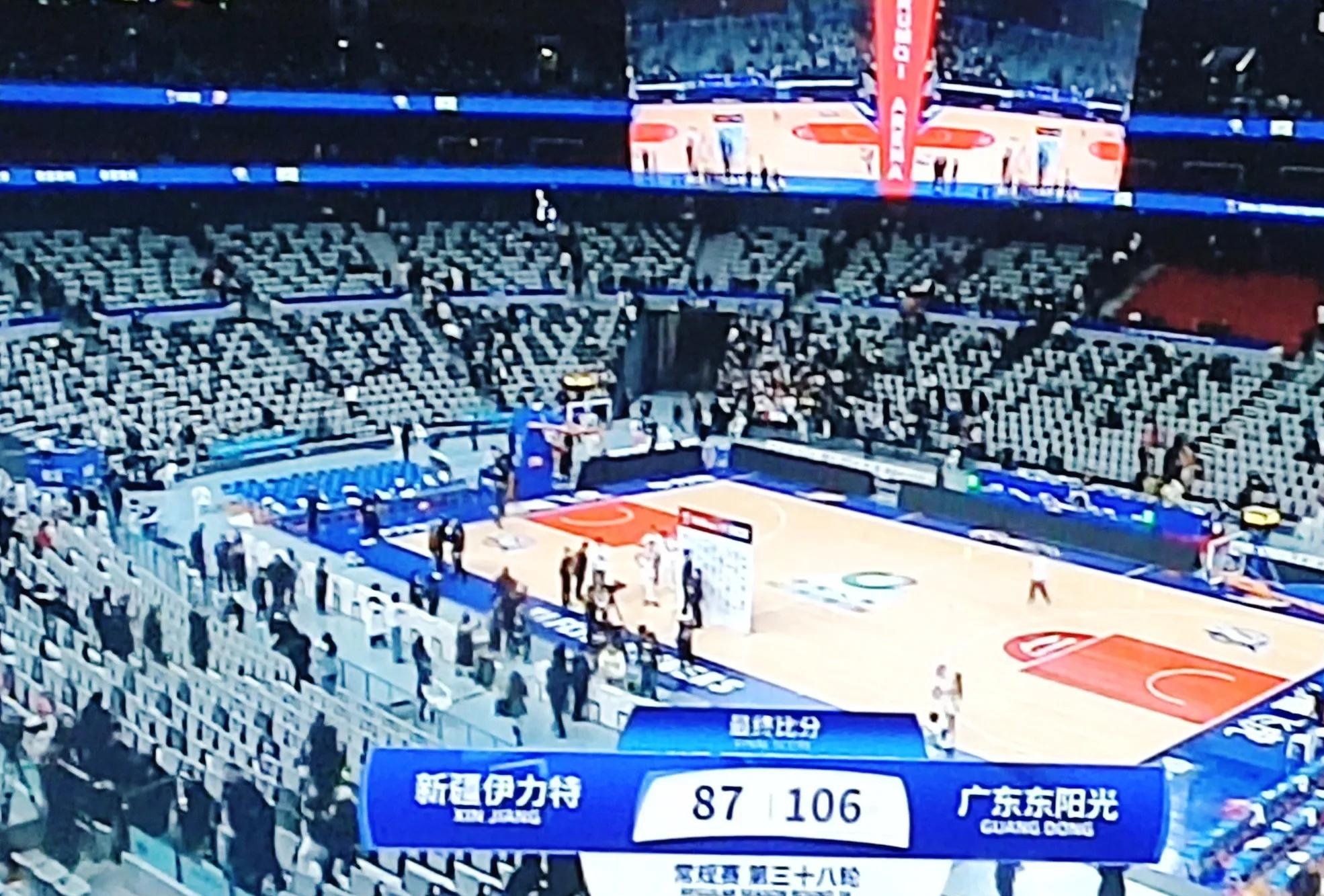 德布劳内在雄鹿比赛中败北，出色防守引发热议！